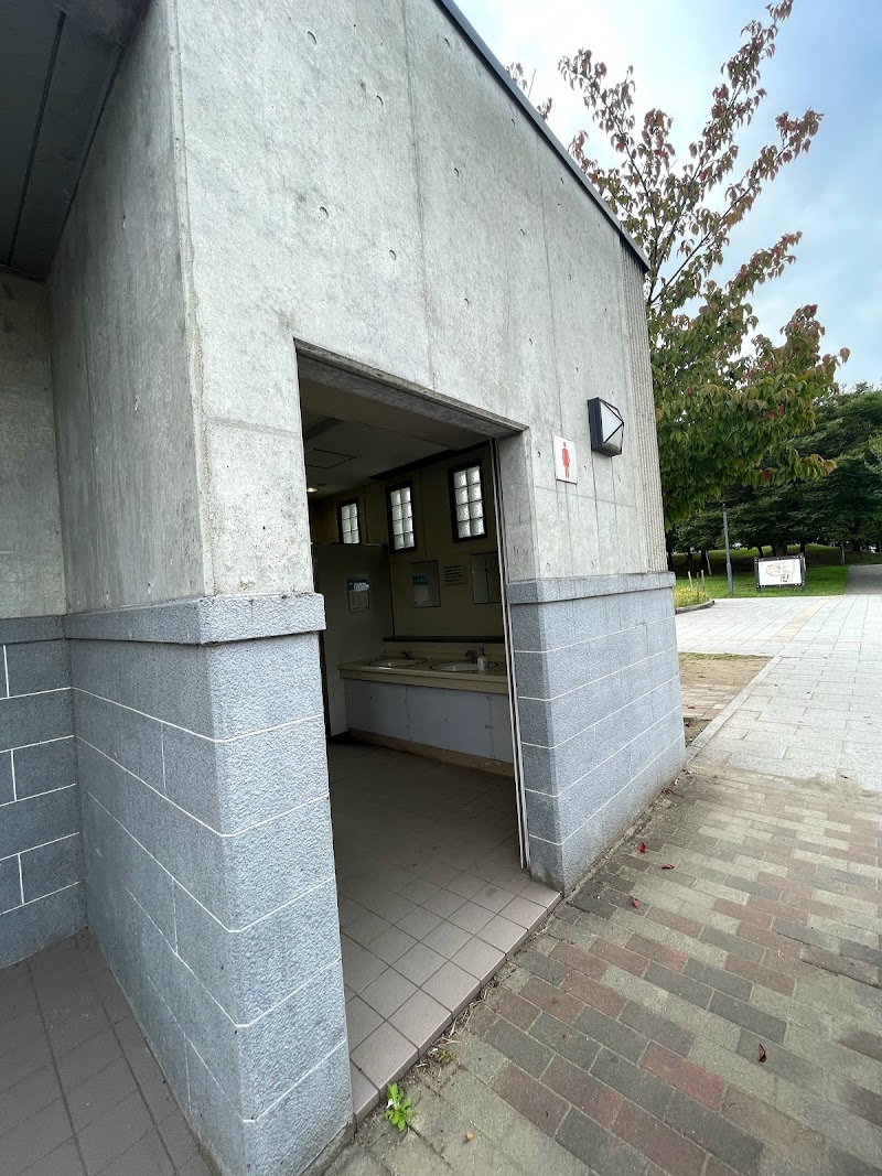 会津総合運動公園 ドーム側屋外トイレ