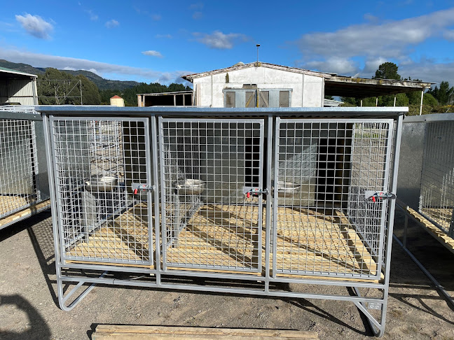 DAMEL Kennels, Runs and Trailers