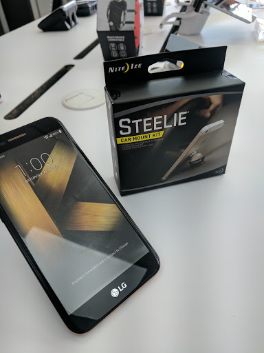 Cell Phone Store «Pelham Verizon Wireless», reviews and photos, 235 Fifth Ave, Pelham, NY 10803, USA