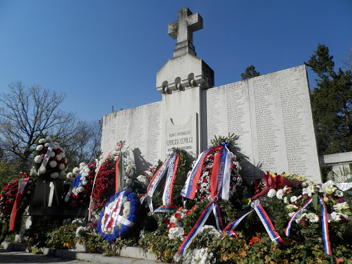 Мемориал-костница на военните гробища