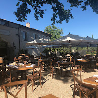 Atmosphère du Restaurant La Table d'Estoublon à Fontvieille - n°16