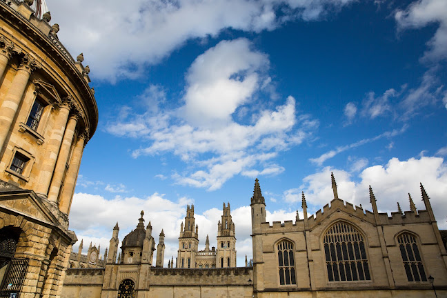 Walking Tours of Oxford - Travel Agency