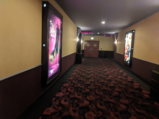 Movie Theater «Regal Cinemas Webster Place 11», reviews and photos, 1471 W Webster Ave, Chicago, IL 60614, USA