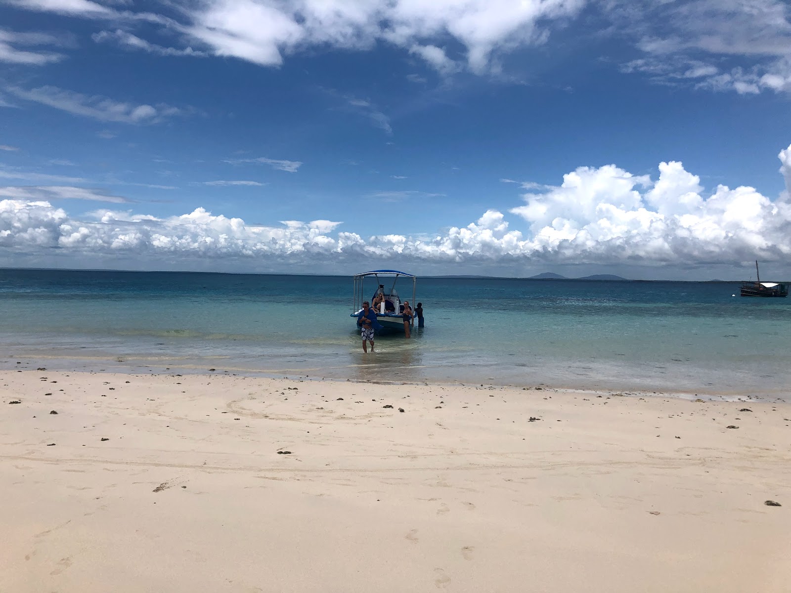 Kinondo Shwari Beach'in fotoğrafı düz ve uzun ile birlikte