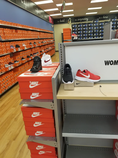 Shoe Store «Shoe Carnival», reviews and photos, 4901 Outer Loop, Louisville, KY 40219, USA