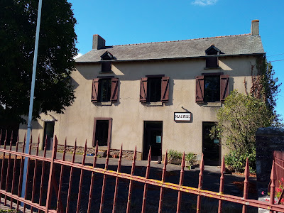 Mairie à La Chapelle du Lou du Lac