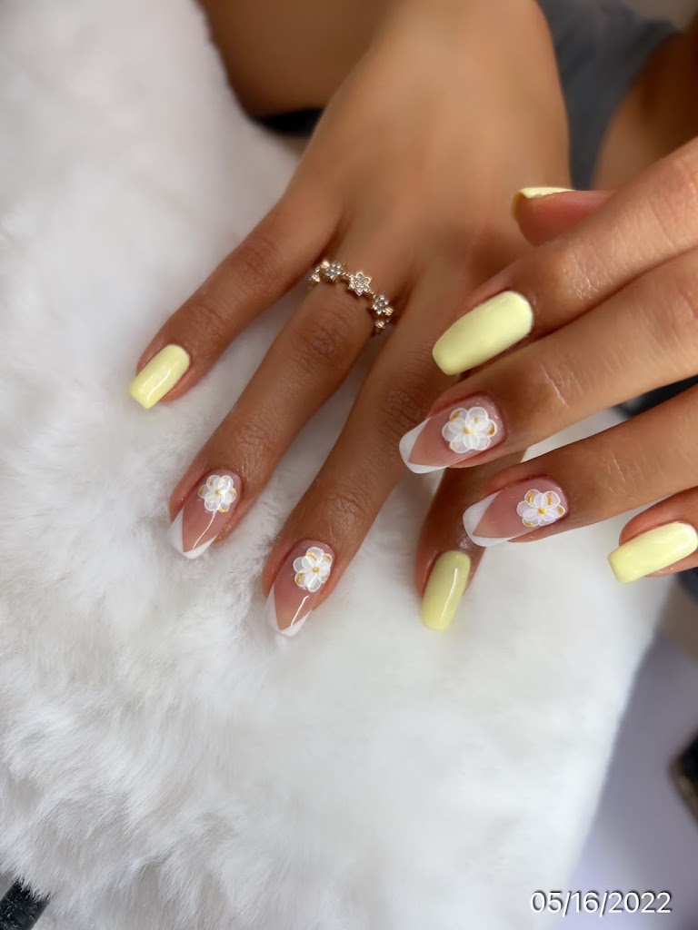 Gladys Nails 33196