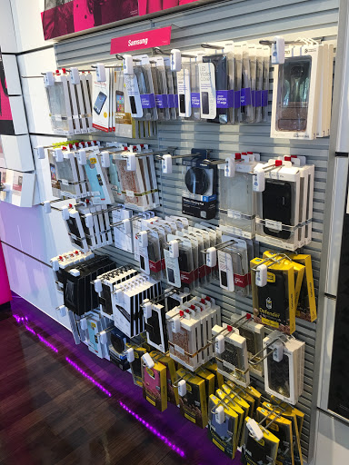 Cell Phone Store «T-Mobile», reviews and photos, 295 S Pompano Pkwy, Pompano Beach, FL 33069, USA