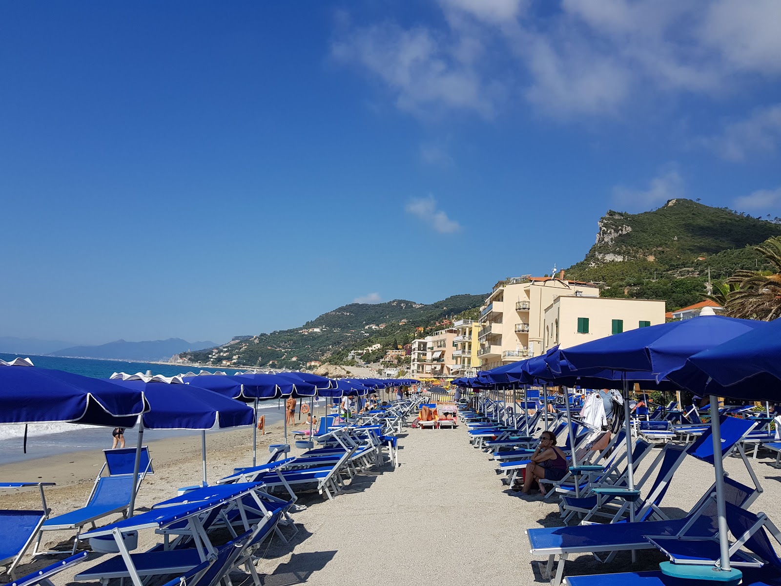 Spiaggia libera di Varigotti的照片 背靠悬崖