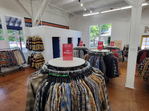 Clothing Store «Pendleton Washougal Mill Store», reviews and photos, 2 Pendleton Way, Washougal, WA 98671, USA