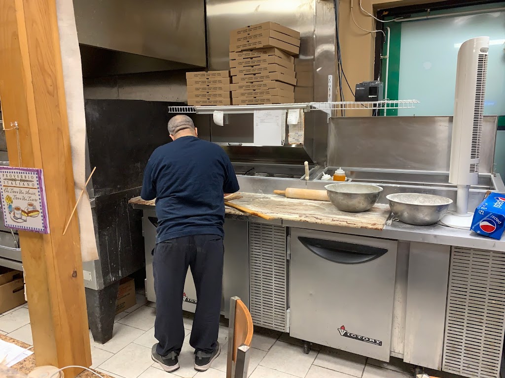 Village Pizza & Halal Restaurant 06111