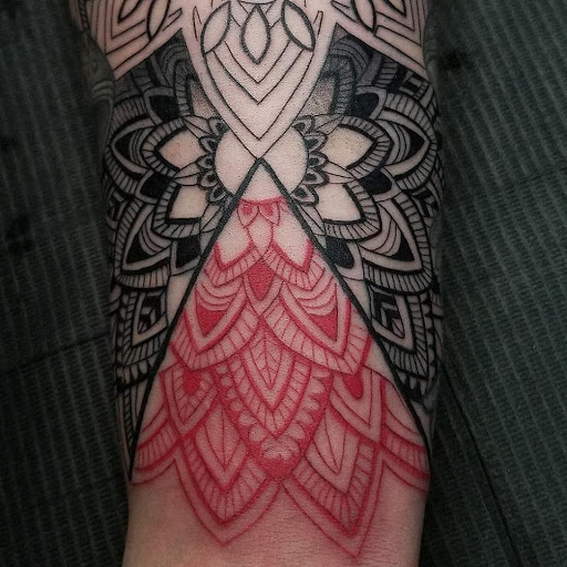 Explore dainty hand tattoo ideas, creative tattoo ideas in Anchorage, available at SDITATTOO, LLC