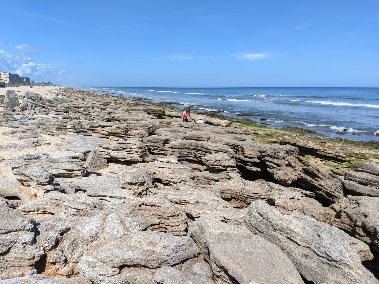 Foto de Flagler beach con arena beige y rocas superficie