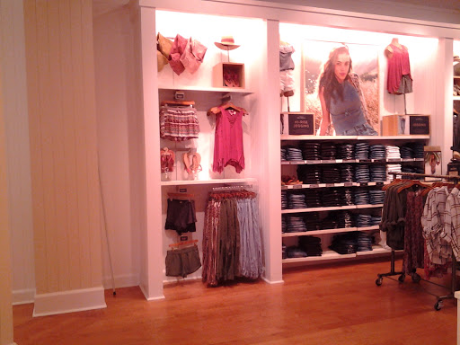 American Eagle & Aerie Store image 2