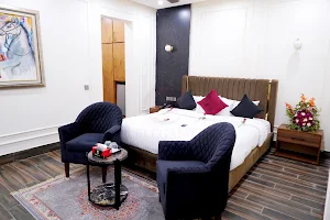 Elegant Suites Hotel image