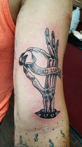 Explore tattoo knuckle ideas, creative tattoo ideas in Houston, available at Sintown Tattoo Studio