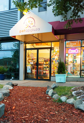 Pet Supply Store «Petapoluza Pet Supply & Grooming», reviews and photos, 114 N 36th St, Seattle, WA 98103, USA