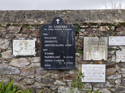 Mur des disparus en mer à Ploubazlanec