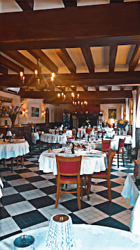 Atmosphère du Restaurant français Restaurant Le Coligny à Châtillon-Coligny - n°2
