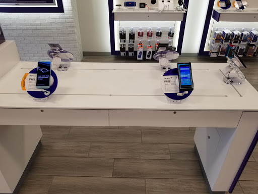 Cell Phone Store «MetroPCS Corporate Store», reviews and photos, 7780 NW 25th St, Miami, FL 33126, USA