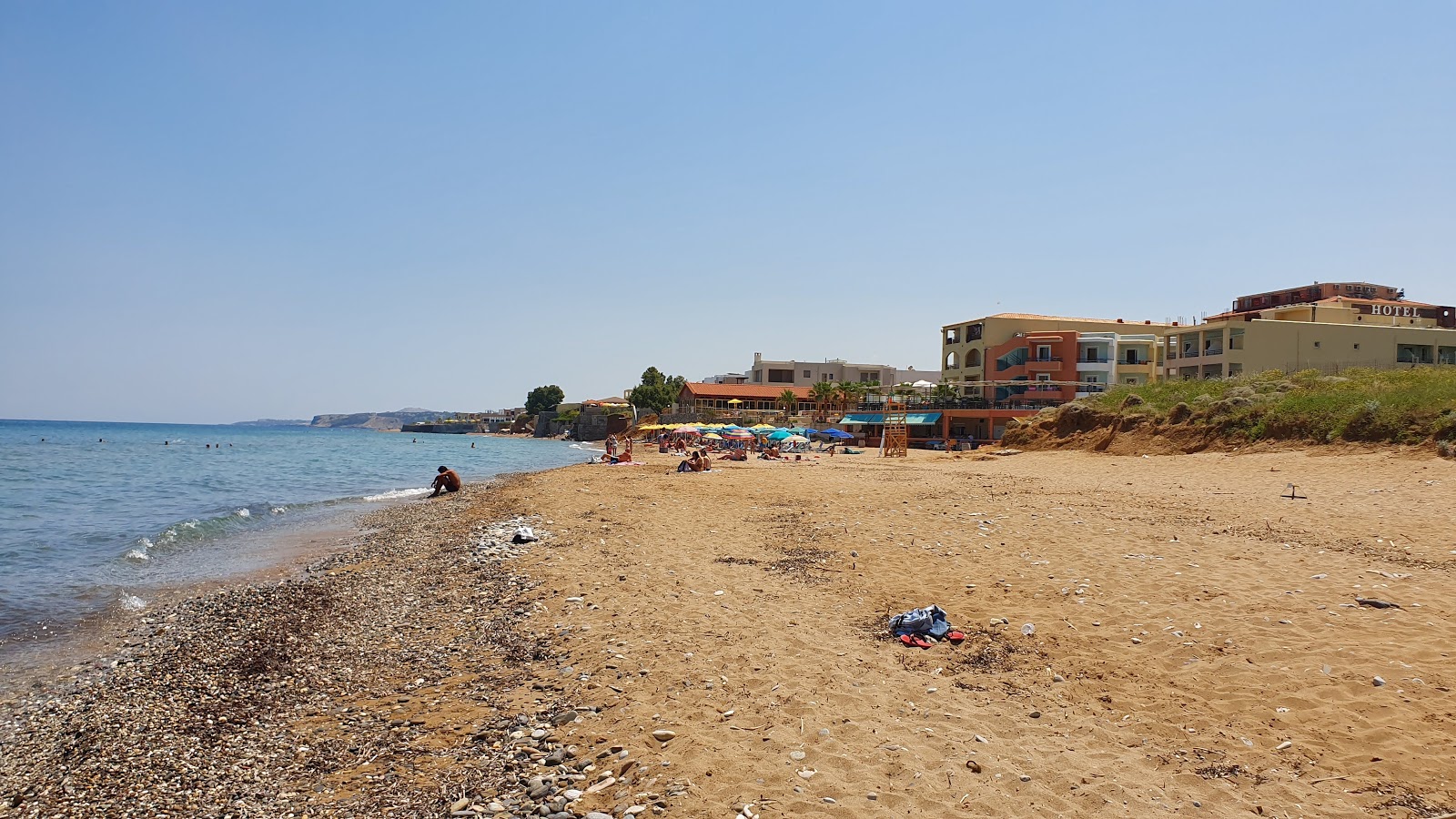 Photo of Sfakaki beach and the settlement
