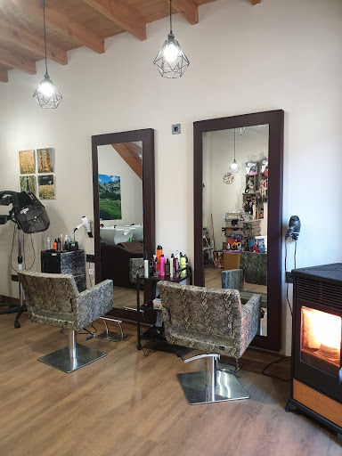 Peluquería María en laPolade Gordón, León