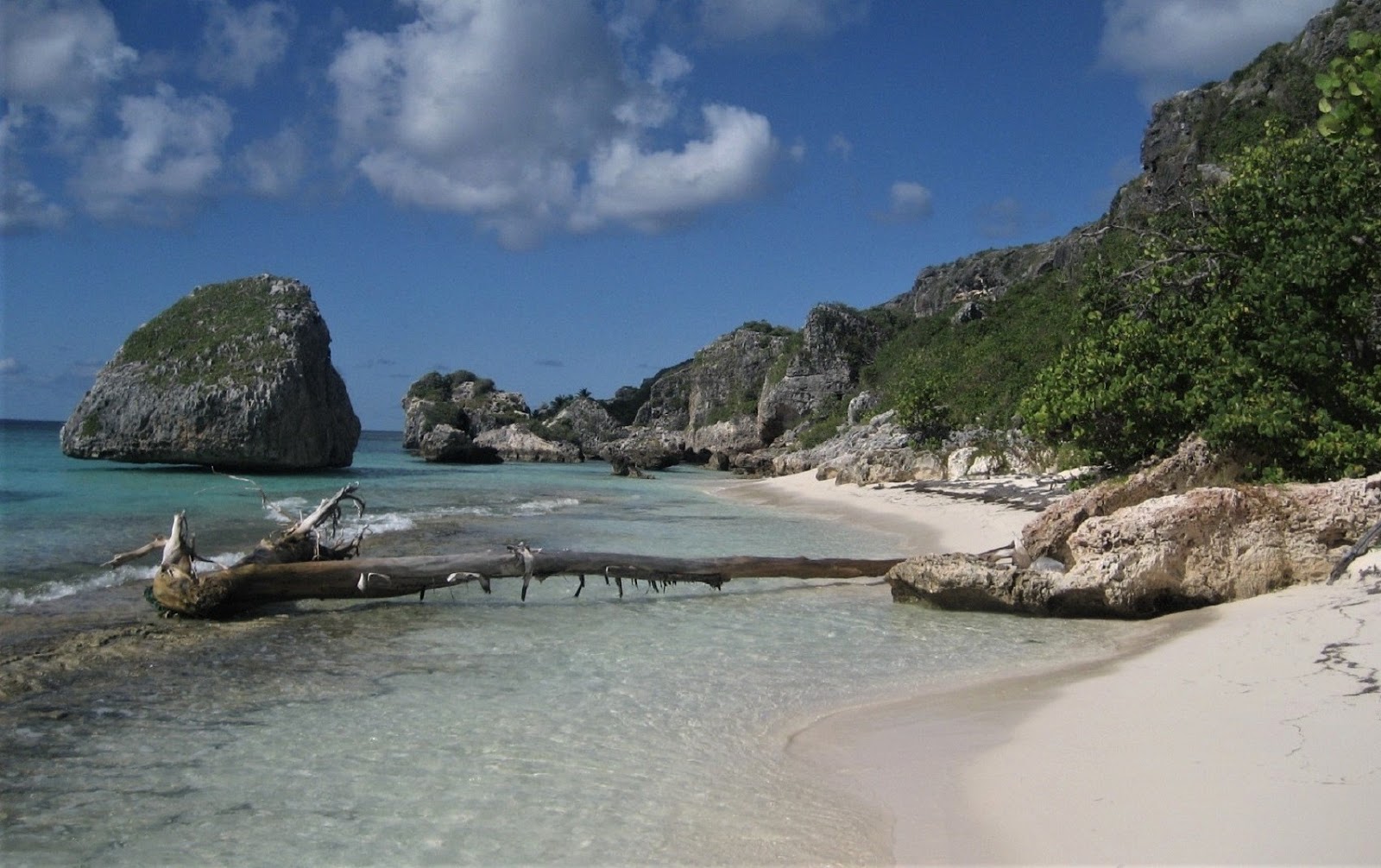 Foto van Pajaros beach met fijne beige zand oppervlakte