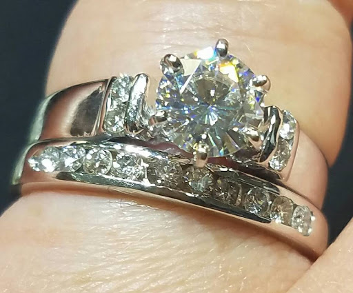 Jewelry Store «Rialto Jewelry», reviews and photos, 8910 Bandera Rd #107, San Antonio, TX 78250, USA