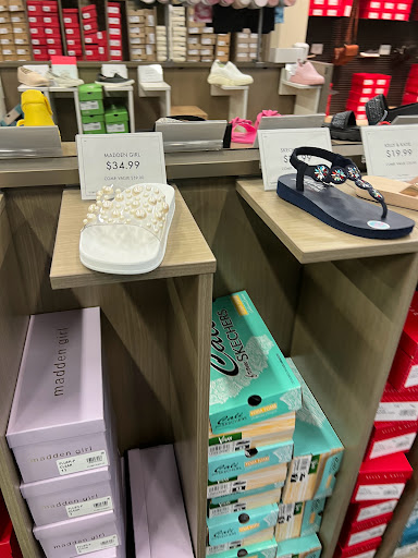 Shoe Store «DSW Designer Shoe Warehouse», reviews and photos, 937 Watters Creek Blvd, Allen, TX 75013, USA