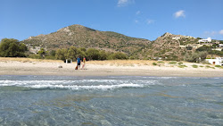 Foto von Aspous Beach mit geräumige küstenlinie