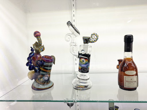 Tobacco Shop «Raspberry Roach Smoke Shop», reviews and photos, 17430 Beach Blvd, Huntington Beach, CA 92647, USA