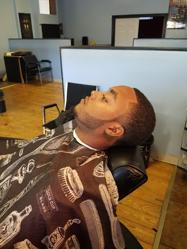 Barber Shop «Praise N Fades Barbershop», reviews and photos, 1119 E Kentucky St, Louisville, KY 40204, USA