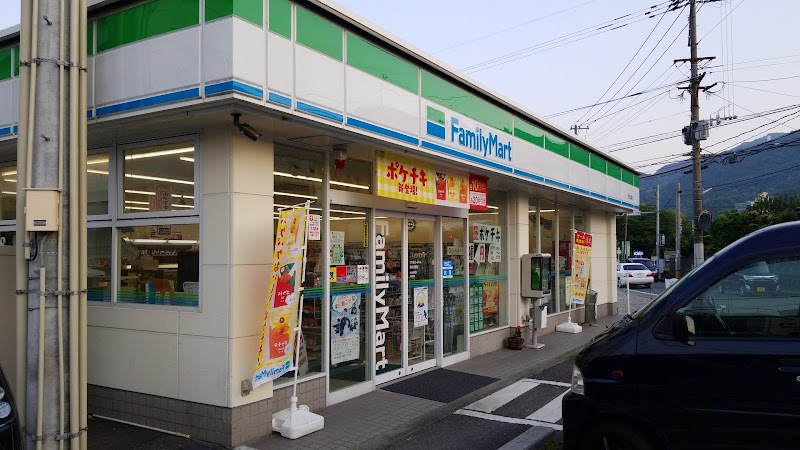 ファミリーマート 別府荘園店