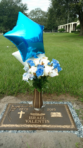 Cemetery «Osceola Memory Gardens - Funeral Homes, Cemetery & Crematory», reviews and photos, 1717 Old Boggy Creek Rd, Kissimmee, FL 34744, USA