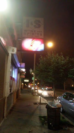 Liquor Store «I & S Wine And Spirits», reviews and photos, 1025 W 63rd St, Chicago, IL 60621, USA