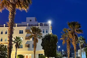 Al Rakaez hotel image