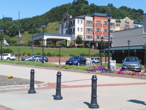 Resort «Mardi Gras Casino & Resort», reviews and photos, Greyhound Dr, Cross Lanes, WV 25313, USA