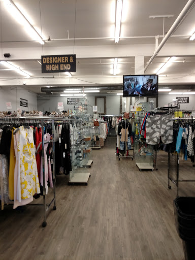 Clothing Store «Opitz Outlet», reviews and photos, 4320 Excelsior Blvd, St Louis Park, MN 55416, USA