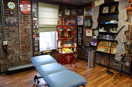 Tattoo and Piercing Shop «Bleed Blue Tattoo & Piercing», reviews and photos, 527 S Upper St, Lexington, KY 40508, USA