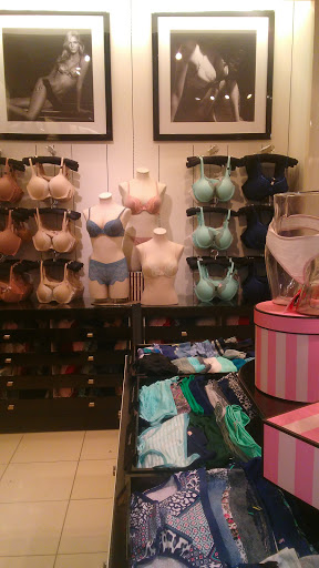 Clothing Store «Urban Outfitters», reviews and photos, 3006 Hennepin Ave S, Minneapolis, MN 55408, USA