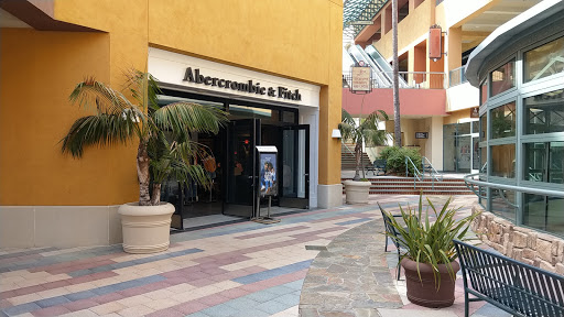 Abercrombie & Fitch, 550 Deep Valley Dr #139, Rolling Hills, CA 90274, USA, 