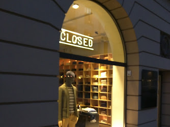 Closed Shop Women & Men