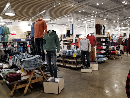 Clothing Store «Old Navy», reviews and photos, 901 S Coast Dr, Costa Mesa, CA 92626, USA
