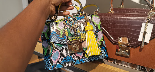 Shoe Store «DSW Designer Shoe Warehouse», reviews and photos, 19401 Alderwood Mall Pkwy, Lynnwood, WA 98036, USA