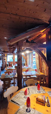 Atmosphère du Restaurant L'ours Blanc à Molines-en-Queyras - n°3