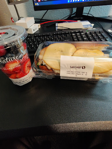 Grocery Store «Safeway», reviews and photos, 437 S King St, Leesburg, VA 20175, USA