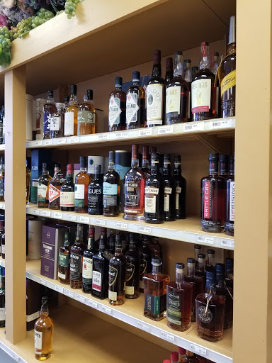 Wine Store «West Side Wines & Spirits», reviews and photos, 10 Raymond Rd, West Hartford, CT 06107, USA