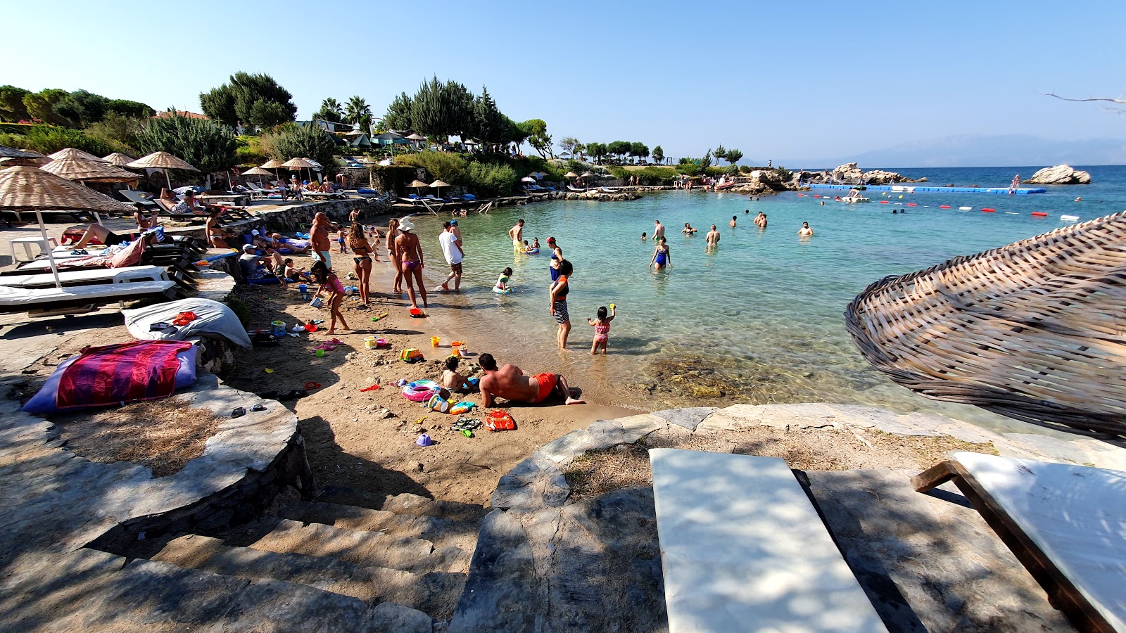 Φωτογραφία του Cesme Dodo Beach υποστηρίζεται από βράχους