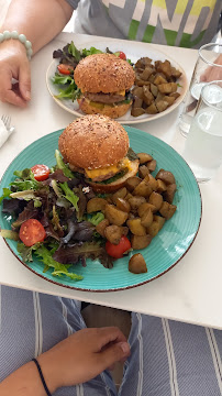 Hamburger végétarien du Restaurant servant le petit-déjeuner Bloom café à Colombes - n°5