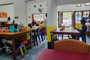 Rumah Makan Padang Bumbu Minang image